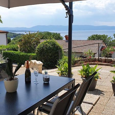 Divine View Apartma Njivice Extérieur photo