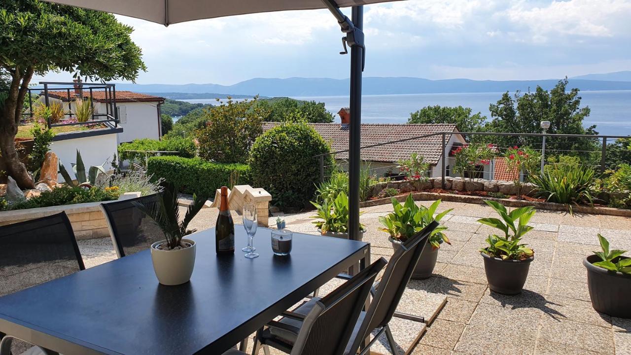 Divine View Apartma Njivice Extérieur photo