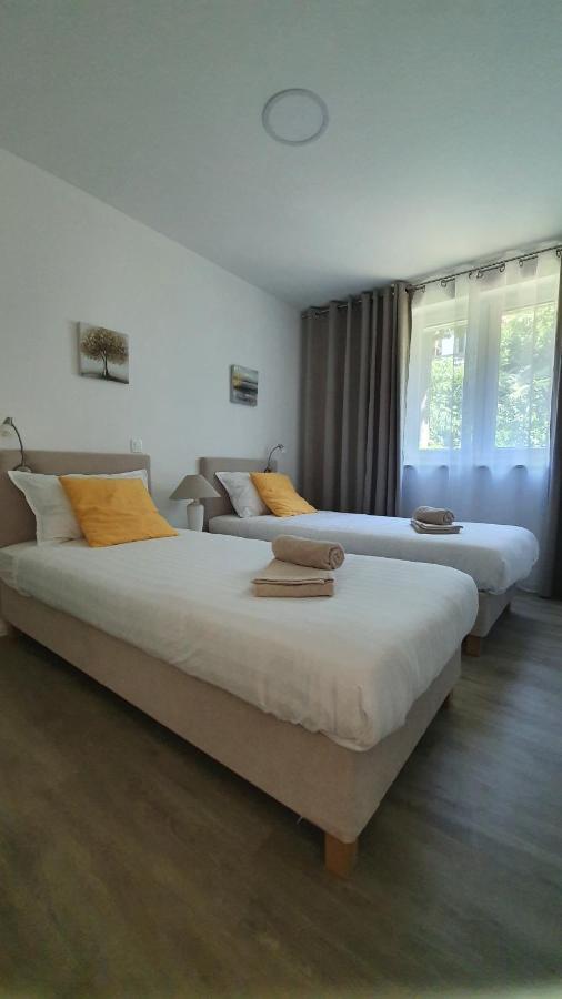 Divine View Apartma Njivice Extérieur photo