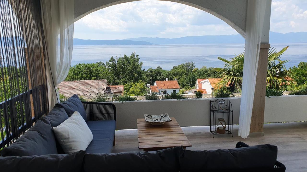 Divine View Apartma Njivice Extérieur photo