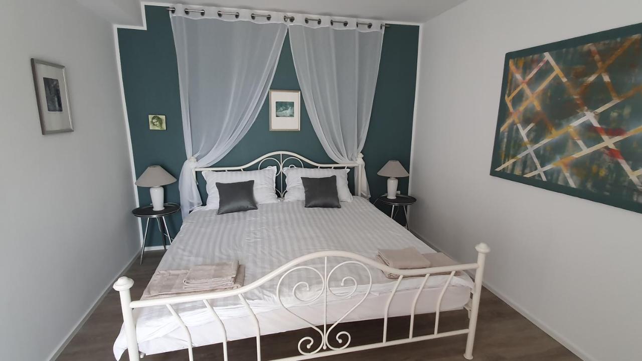Divine View Apartma Njivice Extérieur photo