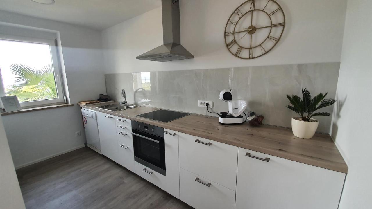 Divine View Apartma Njivice Extérieur photo