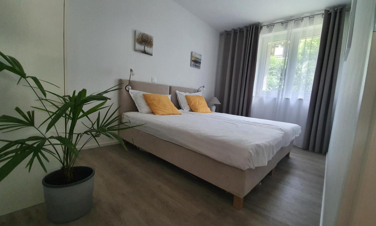 Divine View Apartma Njivice Extérieur photo