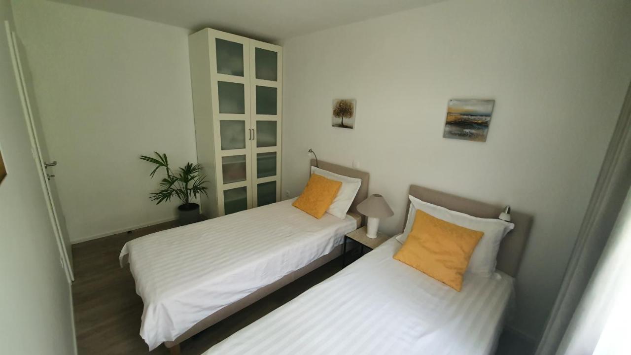 Divine View Apartma Njivice Extérieur photo